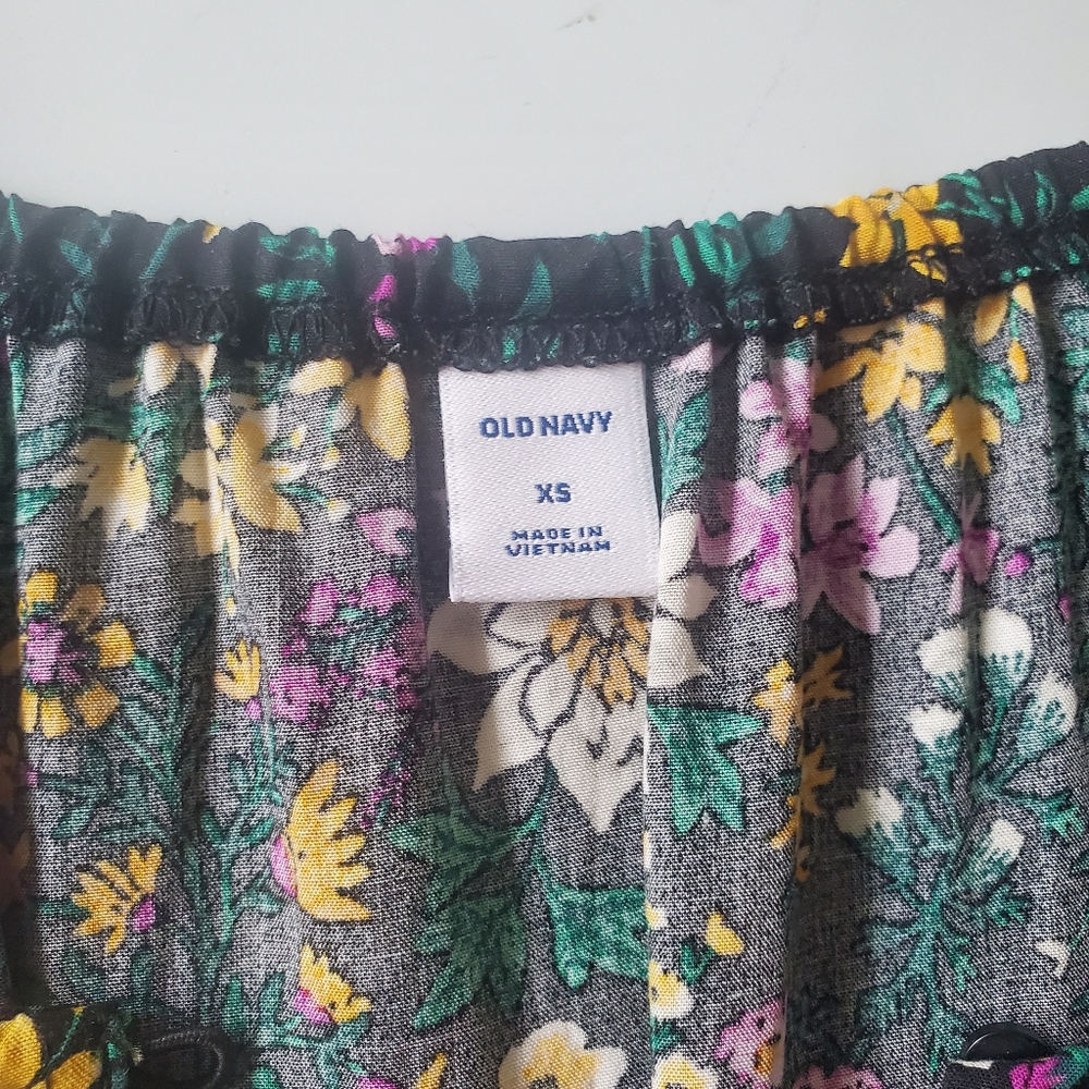 Old Navy floral romper - Picture 3 of 7